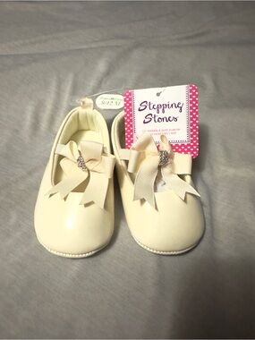 Stepping Stones Cream Baby Bow Shoes